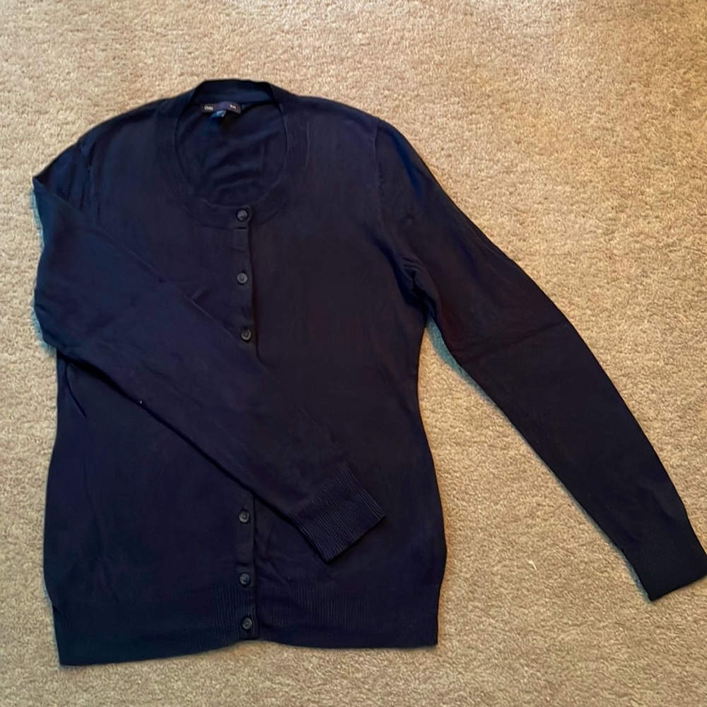 Gap Navy Cardigan light weight full length sleeves.